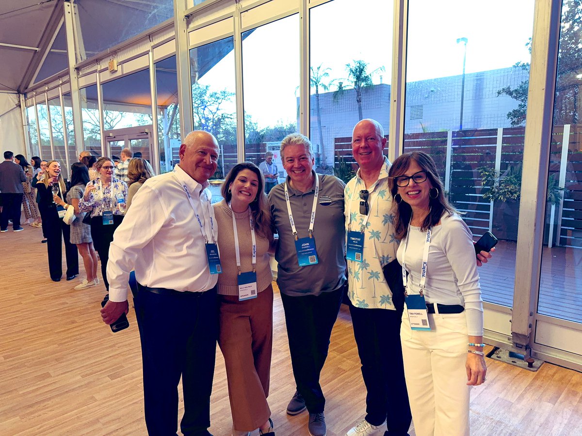 Hello Advyzon 🌴☀️let’s do this 
<a href="/FinTechie/">Joel Bruckenstein</a> <a href="/kdubs_waltrich/">Kelly Waltrich</a> <a href="/theoasisgrp/">The Oasis Group</a> <a href="/NexusStrategy/">Tim Welsh</a> #AdvyzonConference