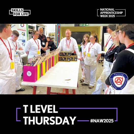 ThePDA's tweet image. T-Levels are a UK government backed qualification built to benefit businesses like yours &amp;amp; create the workforce of the future. Employers across England are partnering with local colleges and schools to provide industry placements. For more information, employers.tlevels.gov.uk/hc/en-gb