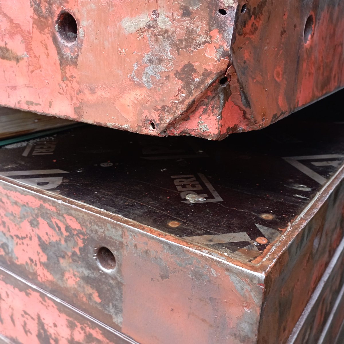 FormworkDirect's tweet image. 🚧 Peri TRIO Formwork – Over 2,500m² Available! 🚧

✅ Large stock of TRIO panels
✅ Fast assembly &amp;amp; durable design
✅ Ideal for wall formwork
📞 0151 532 0179
📧 sales@formworkdirect.co.uk
🔗 formworkdirect.co.uk
#PeriTRIO #Formwork #Construction