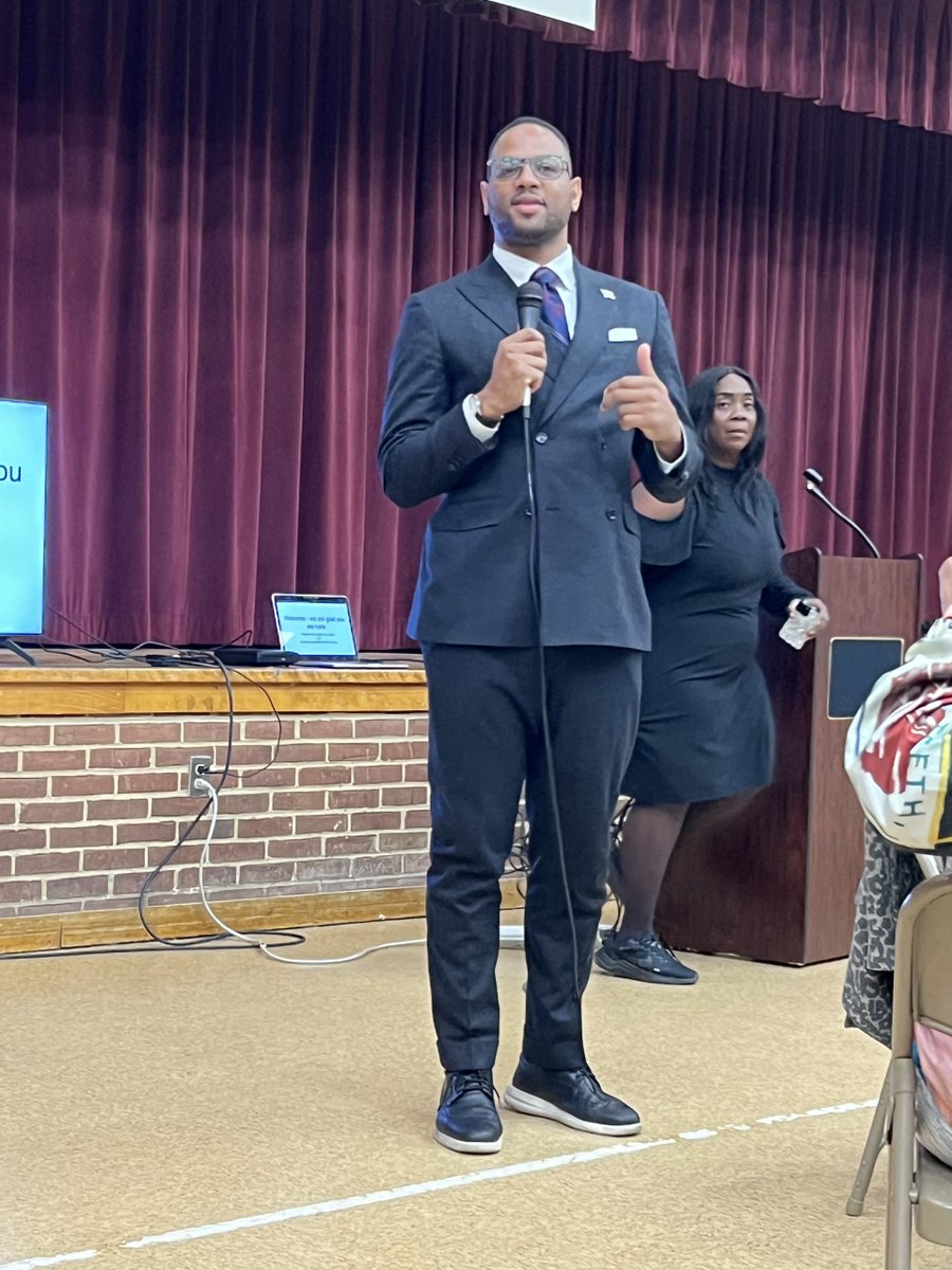 TONIGHT (THURS) - CM <a href="/WendellForWard7/">Wendell Felder</a> is hosting the meeting, featuring <a href="/theeventsdc/">Events DC</a> &amp; <a href="/MayorBowser/">Mayor Muriel Bowser</a>. Attendees will hear planning updates and share thoughts and concerns: Felder Hosts Public Meeting with Mayor on Future of RFK Campus hillrag.com/2025/02/07/fel…