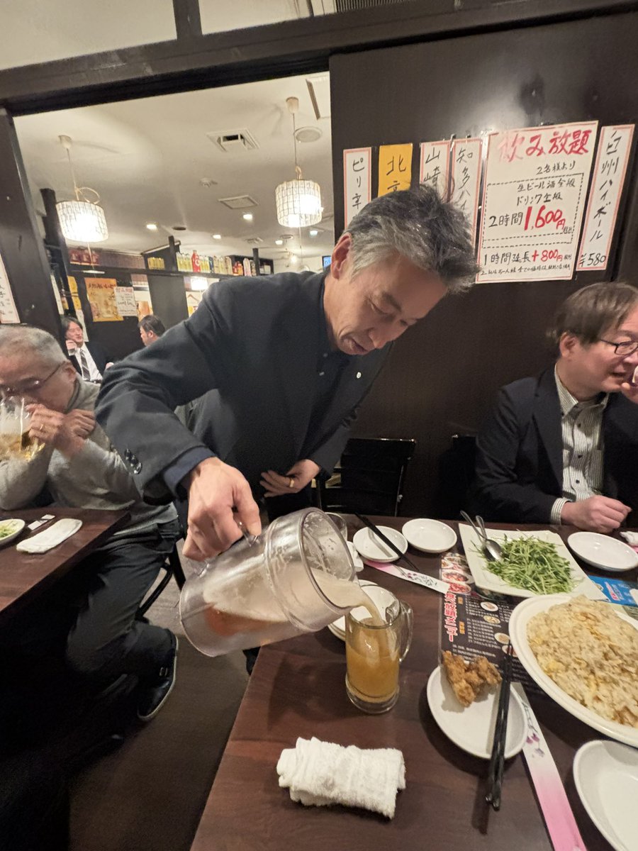 notes_knows's tweet image. 神戸からコンソの副会長がわざわざビール注ぎにきてくれました！ありがとう！ #hclsmbassador #のの会 #notesknows #これがドミノだ