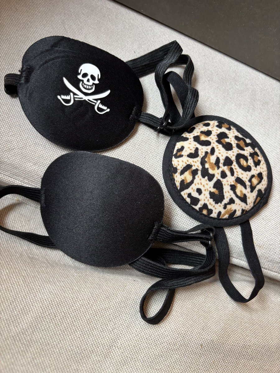 The last week has been a little miserable, painful &amp; blurry. Retinal detachment surgery isn’t great. Lovely colleagues have dropped a ‘cheer up’ parcel round inc a perfect piece of art from <a href="/SDupp/">Stan Dupp</a>, Black Eye gin,a Cornish hamper,local history document &amp;eye patches <a href="/mrjuliandicks/">Thomas Moore</a>