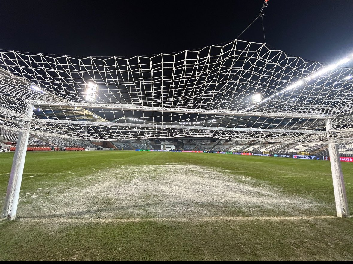 Hoop dat Dies Janssen bij de selectie zit zodat hij met zijn traktor het veld kan omploegen! #ajax #uniaja