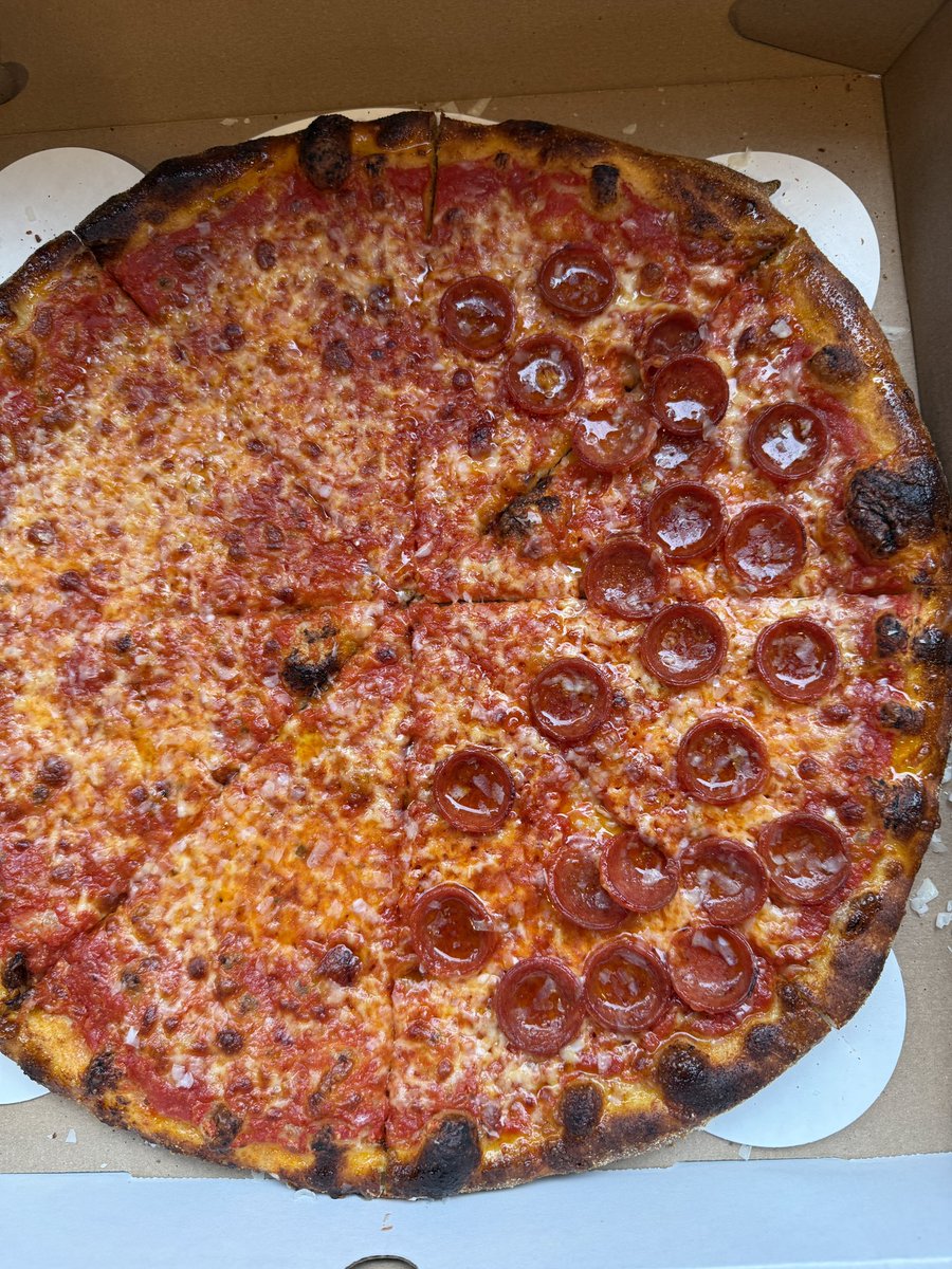 NGL Chrissy’s Pizza delivered on the hype. Crispy AF.