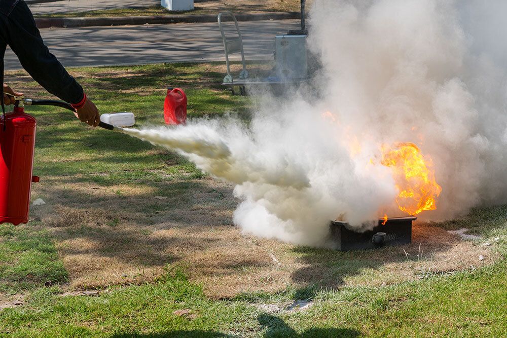 HumanFocusInt's tweet image. Fire extinguishers can save lives only if used correctly. The PASS method can help you operate a fire extinguisher the right way. What does PASS stand for and why is it so important? In this article, we explain PASS in detail. 

buff.ly/41dmXWc 

#FireSafety #passmethod