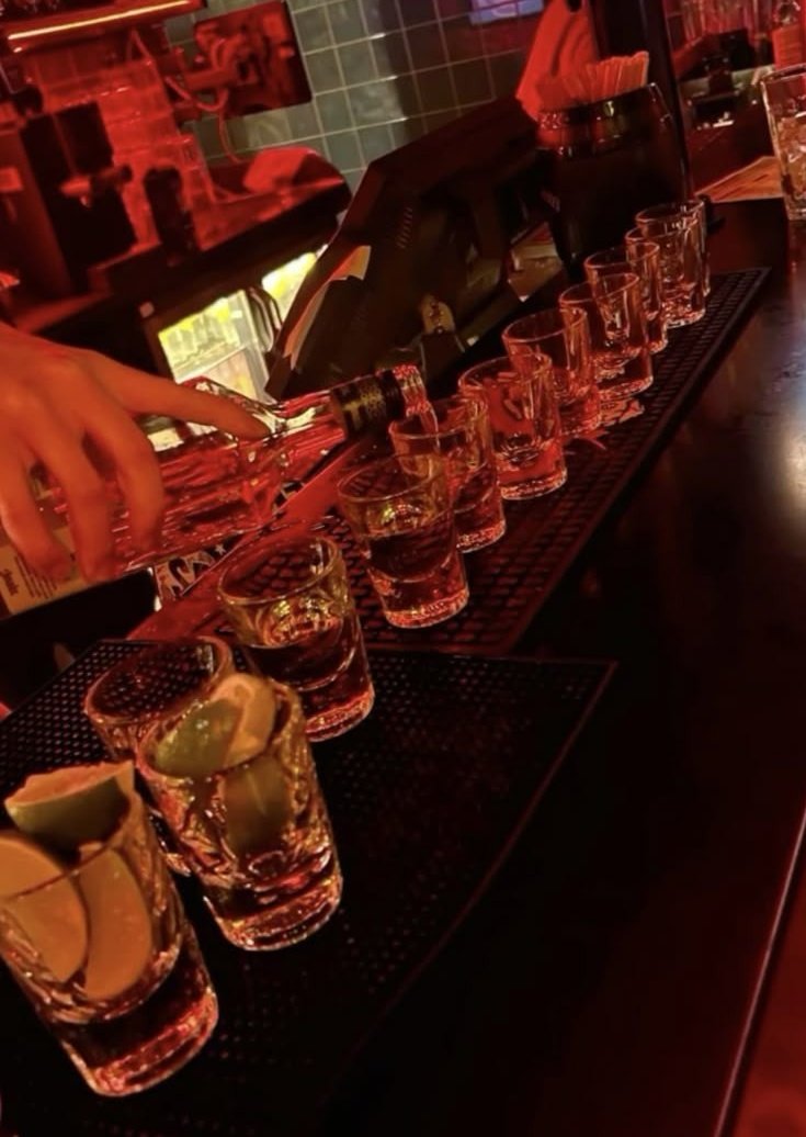 ну нет, не слипнется! 

все новости обсудили, фоток наделали, под попсу позажигали. тата, ты мой любимый энерджайзер. ❤️‍🩹
с тобой и на танцпол, и на поиски, и на край света!