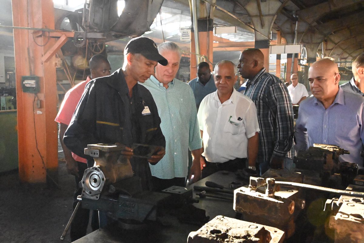 ⚒️| Motor Centro es la única empresa en el país que realiza mantenimiento a vehículos ligeros y pesados y está conformada por 11 unidades empresariales de base, seis de ellas en La Habana.

Chapistería, tapicería, recuperación de motores y pintura son algunos de sus servicios.