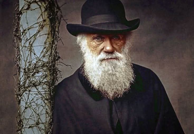 في ذكرى ميلاد تشارلز داروين أهنئ كل الكائنات الحية التي لولاه لما فهمنا شيء عنها ..
في يوم 12 فبراير 1809 المبارك أسقط الفكر القديم عن الخلق
في مثل هذا اليوم ولدت نظرية التطور بألية الأنتخاب الطبيعي التي أحدثت ثورة فكرية علمية
كل عام و انت رمز للمنطق والعلم والتجربة والإنسانية