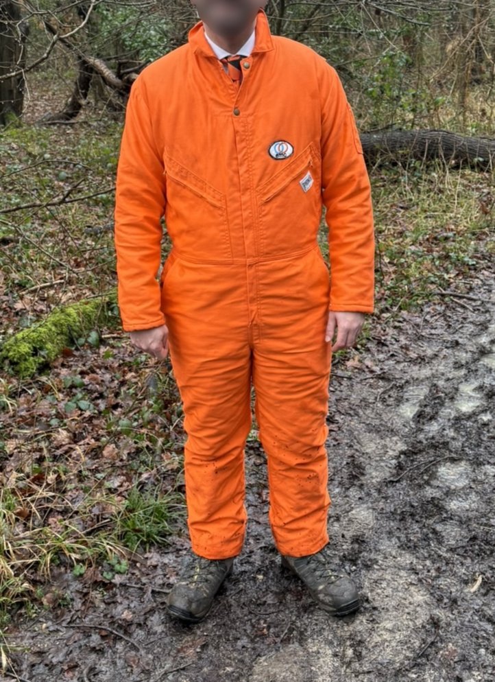 Going for a walk in the woods in my new uniform with <a href="/LdnGearSwitch/">LdnGearSwitch</a>  keeping me under control and making sure I don't blend in with nature 😳