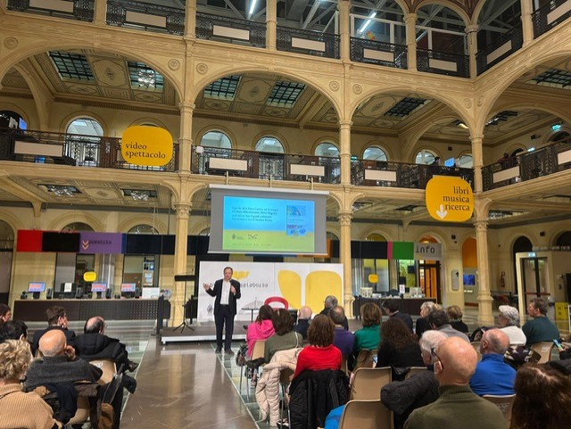 Marco Magnani - economist (@marcomagnan1) on Twitter photo Bella serata #Bologna presso <a href="/BiblioSalaborsa/">Biblioteca Salaborsa</a> a parlare de #IlGrandeScollamento #Bocconi Univ Press con <a href="/pandorarivista/">Pandora Rivista</a>
#geopolitica #reshoring #dazi #protezionismo #artico #spazio #terrerare #AI #conflitti
<a href="/egeaonline/">Egea</a> <a href="/UniBologna/">Alma Mater Fan Page</a> <a href="/GeopoliticalCen/">GeopoliticalCenter</a> <a href="/Geopoliticainfo/">Geopolitica.info</a> <a href="/UniLUISS/">Luiss Guido Carli</a> Bella serata #Bologna presso <a href="/BiblioSalaborsa/">Biblioteca Salaborsa</a> a parlare de #IlGrandeScollamento #Bocconi Univ Press con <a href="/pandorarivista/">Pandora Rivista</a>
#geopolitica #reshoring #dazi #protezionismo #artico #spazio #terrerare #AI #conflitti
<a href="/egeaonline/">Egea</a> <a href="/UniBologna/">Alma Mater Fan Page</a> <a href="/GeopoliticalCen/">GeopoliticalCenter</a> <a href="/Geopoliticainfo/">Geopolitica.info</a> <a href="/UniLUISS/">Luiss Guido Carli</a>