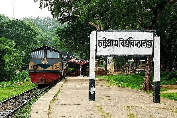 প্রক্টরকে লাঞ্ছনা ও ধর্ম অবমাননার অভিযোগ, ১১ ছাত্রীসহ ১২ শিক্ষার্থীকে বহিষ্কার