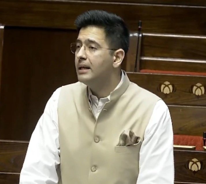 NewsAlgebraIND's tweet photo. 🚨 RAGHAV CHADHA : Govt did nothing for Middle Class. If you earn even slightly above 12 lakh, pay full tax.

ANGRY FM NIRMALA SITHARAMAN 🔥🔥 :  You are a Chartered Accountant? Do Not MISLEAD the house Raghav Chadha.

"If a person is earning Rs 12,50,000, tax without marginal relief would be Rs 61500. But now tax with Marginal Relief is just Rs 10000"

"Marginal Relief has been announced in this budget" - FM schools Raghav 🔥