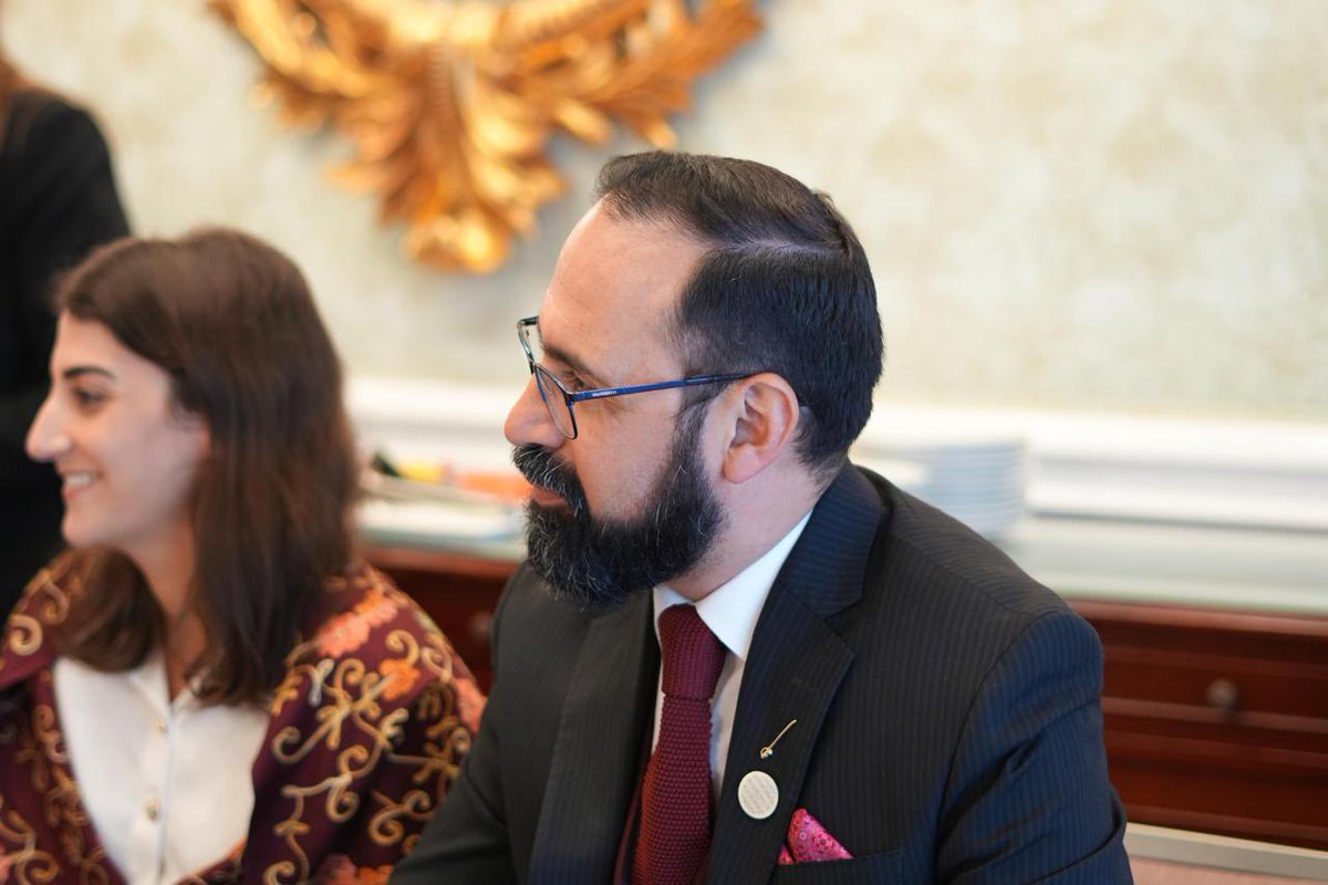 Ya estamos en Qatar junto al presidente <a href="/petrogustavo/">Gustavo Petro</a>, trabajando en la atracción de inversiones en energías limpias y tecnologías para Colombia. Hoy en un encuentro con el Director Ejecutivo de Qatar Investment Authority, Mohammed Saif Al-Sowaidi, fondo soberano de inversión de