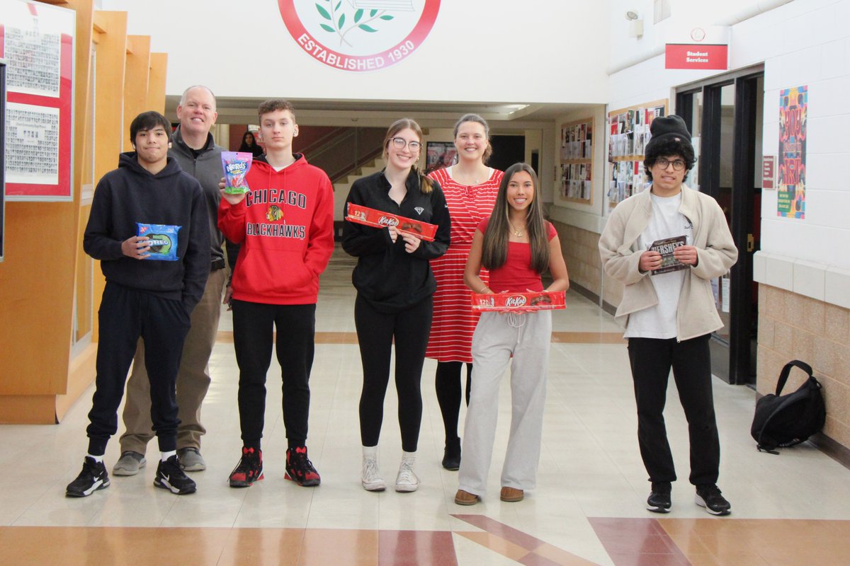 KeepingItRED's tweet photo. Happy early Friday to our newest group of Bulldog Buck winners! These Bulldogs are setting a great example of what it means to #KeepItRED🐾 https://t.co/9SCqTxVtsP