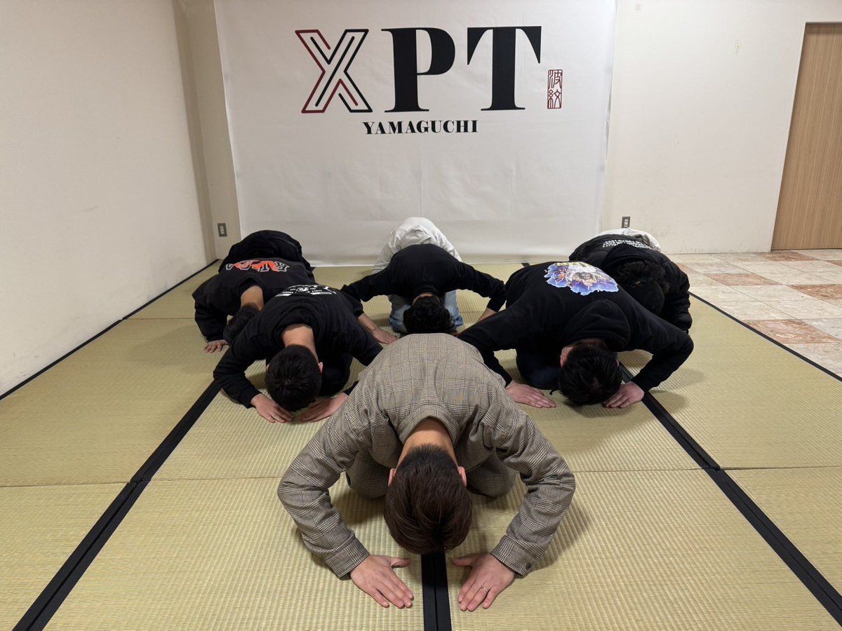 《お詫びとご報告》

明日から開催されるXPT山口ですが、楽しみにしてくださっている皆様へここで運営より【4つのお詫びとご報告】がございます。

1.お手洗いがほとんど和式
2.古い建物の為心なしか埃っぽい
3.共用廊下が肌寒い
4.椅子が少し低い