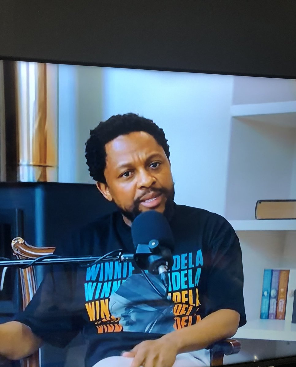 BabyBuu7's tweet photo. The calling of liberation requires love more than hate #podcastandchill Mina ngiyamthanda lobhuti 🥰🥰🥰 https://t.co/iss9BPfdgw