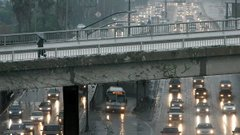 AholicTt's tweet photo. Heavy rains hit Southern California, prompting a flood watch. https://t.co/o97Ubjt4rx