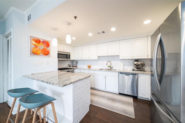 AgentMikeCheck's tweet image. 💥Another Luxury Listing SOLD By MC Luxury Living/Michael Check💥
📍621 Monroe St. #4B, Hoboken, NJ📍
2 BEDROOMS | 2 BATHROOMS | BALCONY
✨ Winning never gets old! I’m beyond proud and thrilled for my amazing buyers who came out on top in a six-person bidding war!