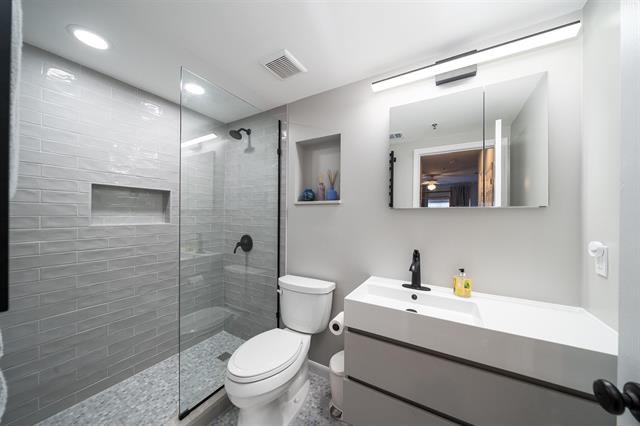 AgentMikeCheck's tweet image. 💥Another Luxury Listing SOLD By MC Luxury Living/Michael Check💥
📍621 Monroe St. #4B, Hoboken, NJ📍
2 BEDROOMS | 2 BATHROOMS | BALCONY
✨ Winning never gets old! I’m beyond proud and thrilled for my amazing buyers who came out on top in a six-person bidding war!