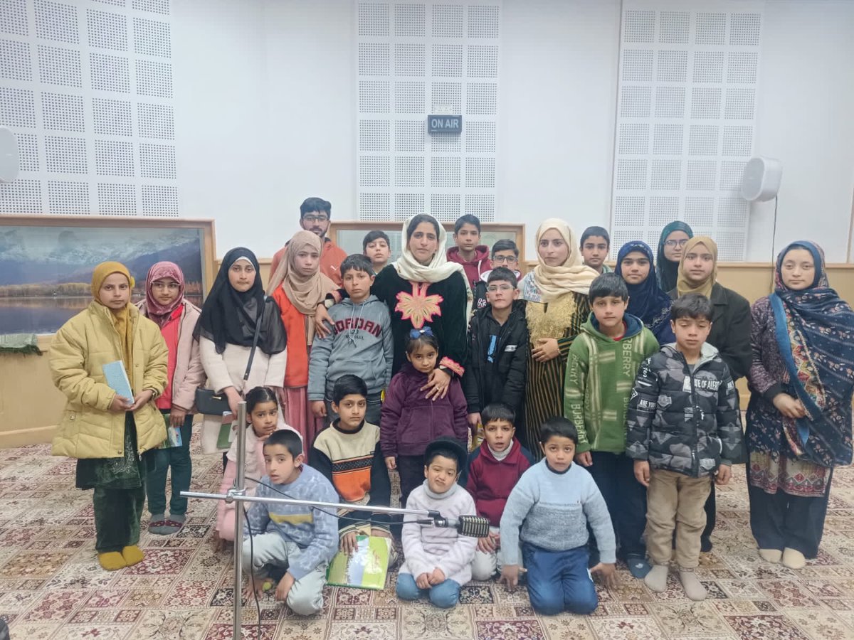 KashmirRadio's tweet photo. 📻 On the eve of #WorldRadioDay2025, Akashvani Srinagar hosted a special session to engage younger generations, highlighting the power of radio as an accessible and inclusive medium for all. #RadioForEveryone #AkashvaniSrinagar

@AkashvaniAIR @prasarbharati @DDNational https://t.co/HqW8Gp7b8O
