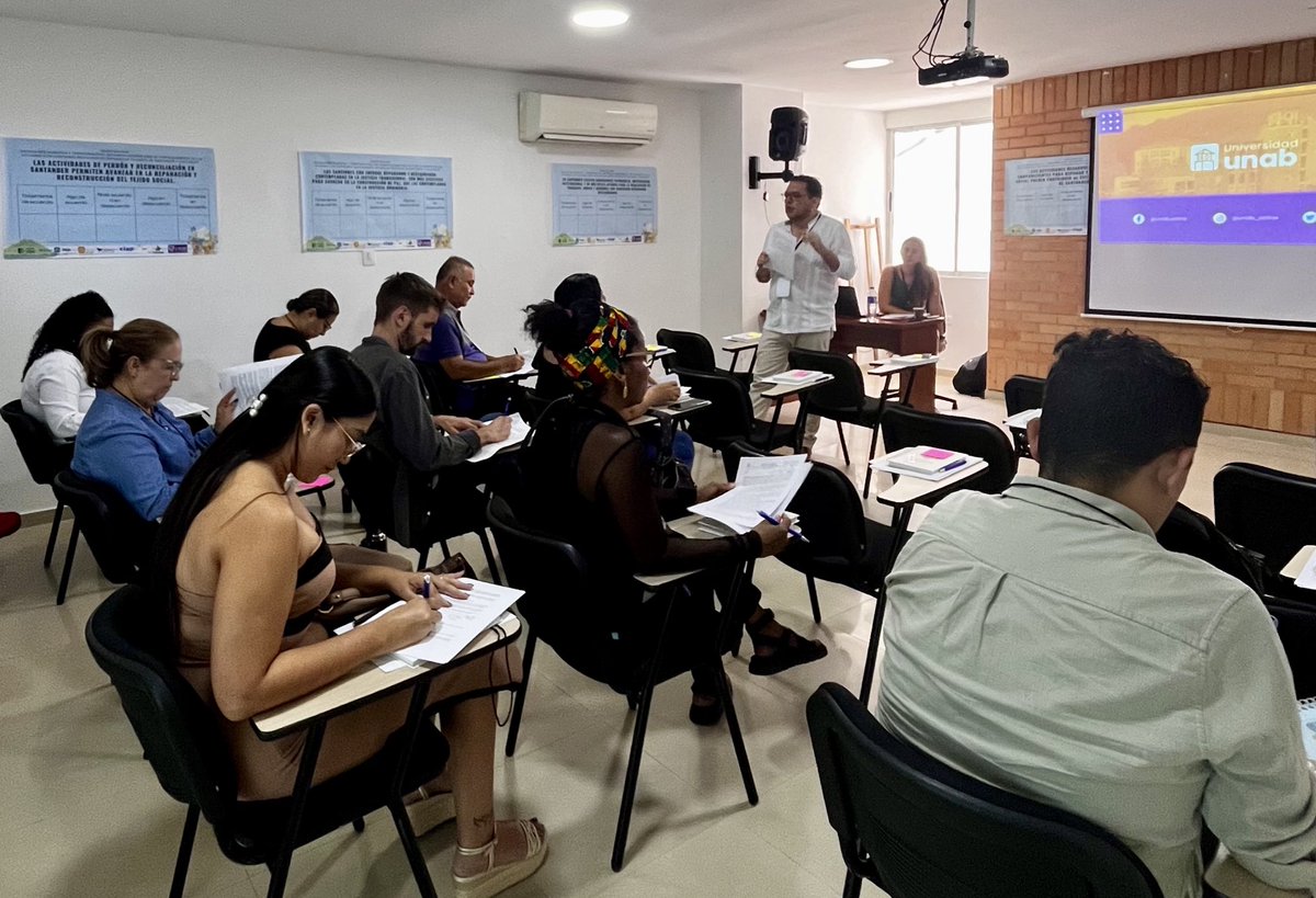 📢 Hoy desde Barrancabermeja 📢

En el proyecto "Justicia Restaurativa y Territorialidad", liderado por el IEP y financiado por MinCiencias, estamos realizando grupos focales, un espacio de diálogo y análisis clave para nuestra investigación.🔎

 #JusticiaRestaurativa #UNAB