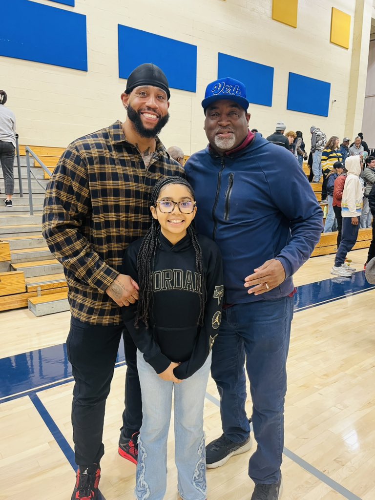 Gary Parks (@parksgary73) on Twitter photo 2005 Verbum Dei CIF Champion and Former UCLA Bruin, Justin Edison found his way home last night! Princess Bella in the house, too! ππΎπ¦
ππΎπ¦
<a href="/ReggieDunnJr/">Reggie Dunn</a> Tap in! 2005 Verbum Dei CIF Champion and Former UCLA Bruin, Justin Edison found his way home last night! Princess Bella in the house, too! ππΎπ¦
ππΎπ¦
<a href="/ReggieDunnJr/">Reggie Dunn</a> Tap in!