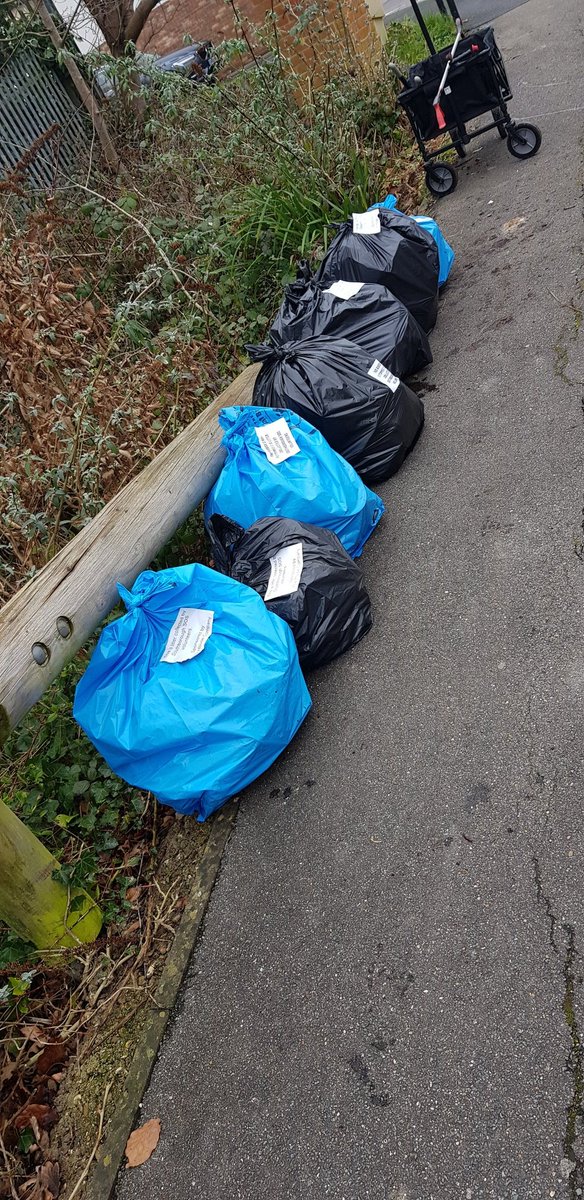 Another 3 massive piles today, Sandhurst Rd, Addison Rd, Connaught Park, Clifton Rd etc. The amount of rubbish and litter just thrown onto our streets and verges on a daily basis is disgusting. @tunbridgeWells <a href="/SherwoodWard/">Sherwood Ward</a> #lovewherewelive <a href="/KeepBritainTidy/">Keep Britain Tidy</a>
<a href="/TWellsCouncil/">TWBC</a> #litter