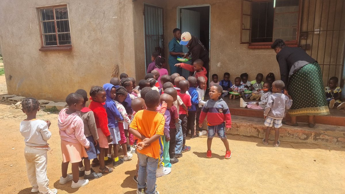 zffiyouth_org's tweet image. #ZFFI #feedingprogram #feedingprogramforkids #handsofhope #handsofhopeinternational #gofundme #humantarian #hungerfund #humantarianwork #sdg3goodhealthandwellbeing #sdgs #짐바브웨 #기아대책 #아프리카미래재단