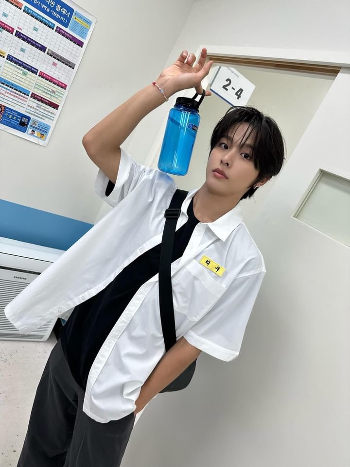 유리っ tweet media