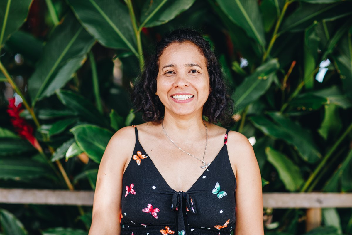 🌴🌎Palmeiras podem dar pistas da interação milenar entre humanidade e natureza. A bióloga Cintia Freitas cruza informações genéticas dessas plantas e dados arqueológicos para entender como povos originários moldaram a paisagem brasileira. Thread 👇