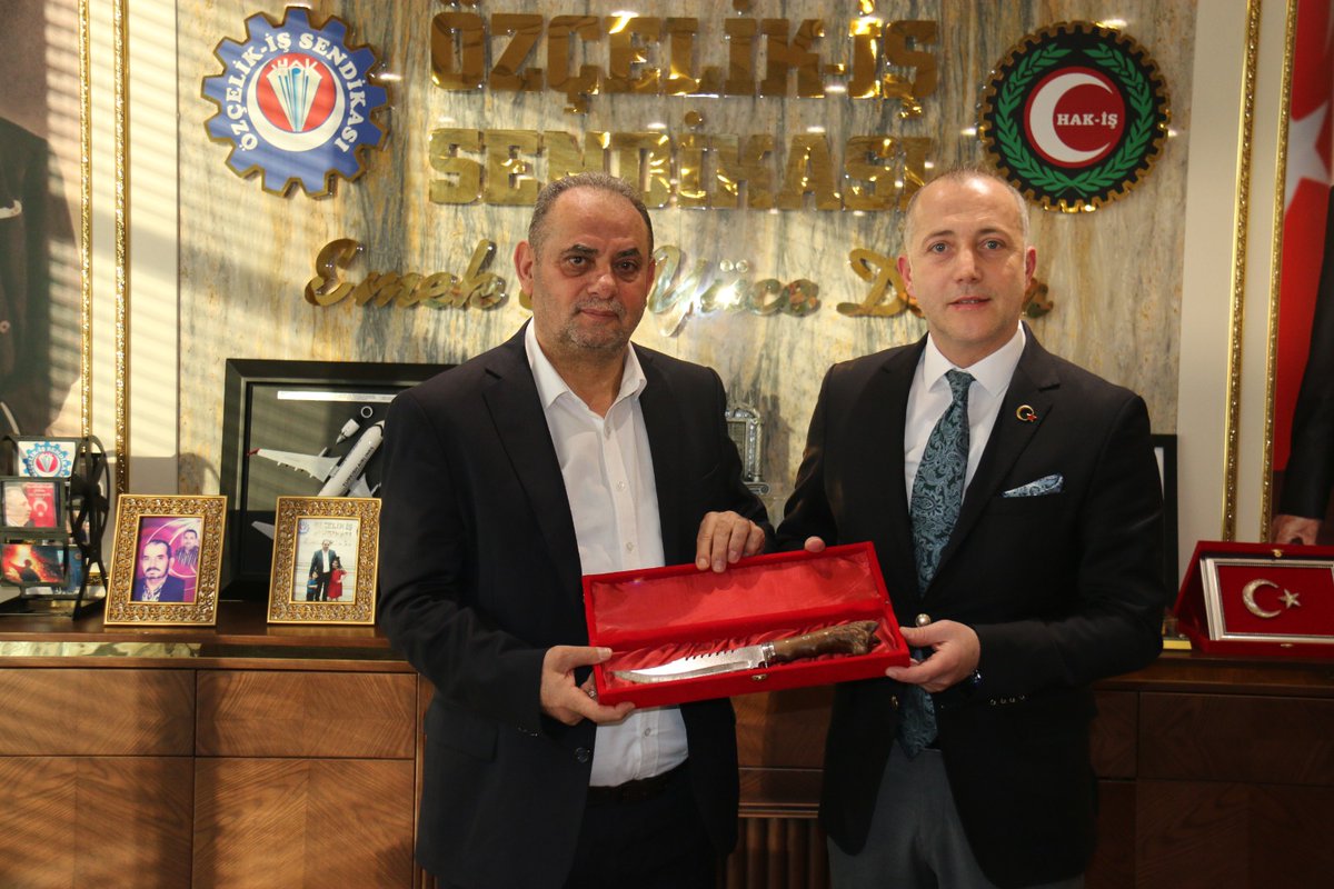 Sendikamızın can damarlarından olan Karabük'ümüzün Milliyetçi Hareket Partisi (MHP) İl Başkanı Sn Cenk Gedikoğlu ve beraberindeki Yönetim Kurulu Üyelerini, Genel Yönetim Kurulumuz ile birlikte genel merkezimizde misafir ettik.
Karabük özelindeki konular başta olmak üzere sendikal