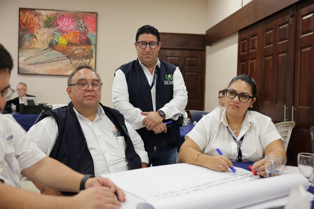 SecretariaSESAN's tweet image. También con funcionarios de diversas instituciones de gobierno representadas a nivel departamental, sobre la importancia de abordar la malnutrición desde el Sistema de Consejos de Desarrollo (#Siscode). 
🧵