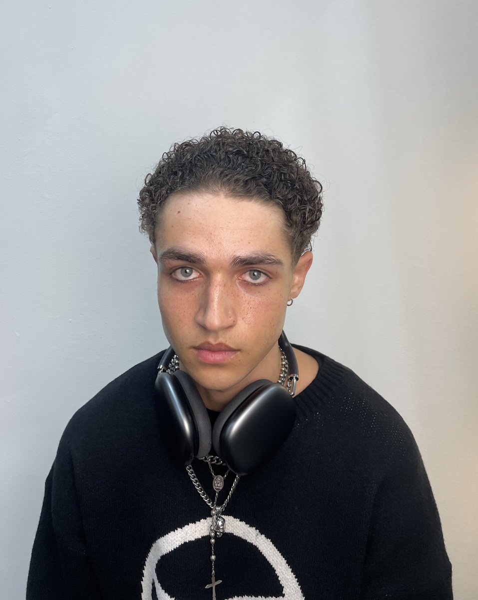 Nickyoliverhair's tweet image. Curly &amp;amp; cut to perfection 💈

@bossmodelmanagement model rocking a Nicky Oliver cut, styled by the talented Jordan ✨

-
#bossmodel #bossmodels #bossmodelmanagement #partnership #nickyoliverhairdressing