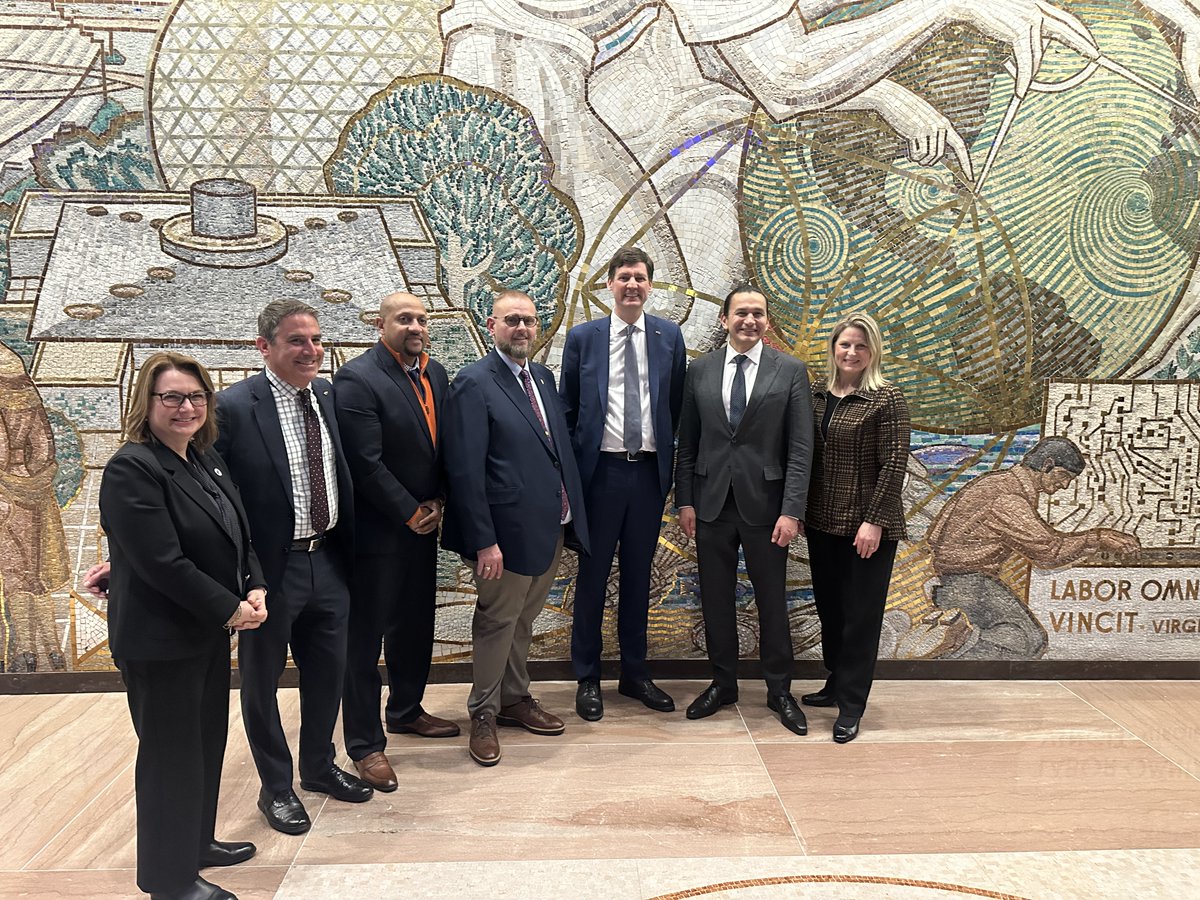 Premiers <a href="/Dave_Eby/">David Eby</a>, <a href="/j_akeeagok/">Premier P.J. Akeeagok</a>, and <a href="/WabKinew/">Wab Kinew</a>  along with labour leaders <a href="/iamawgvpdavid/">David Chartrand</a>,  <a href="/PresidentCLC/">Bea Bruske, CLC President</a>  and MPs, attended a roundtable in Washington to discuss tariffs and trade policies.

Full article: iamaw.ca/iam-union-join…

#FairTrade #ProtectWorkers #IAMUnion #Canada