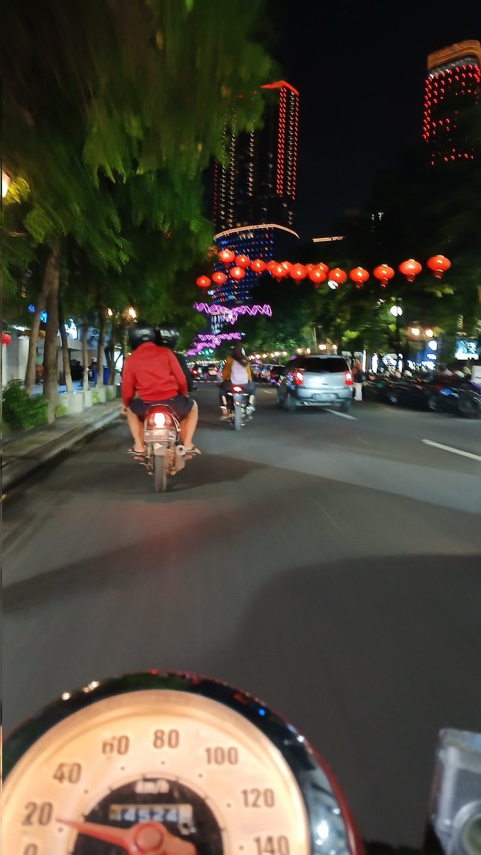 another day, another tunjungan