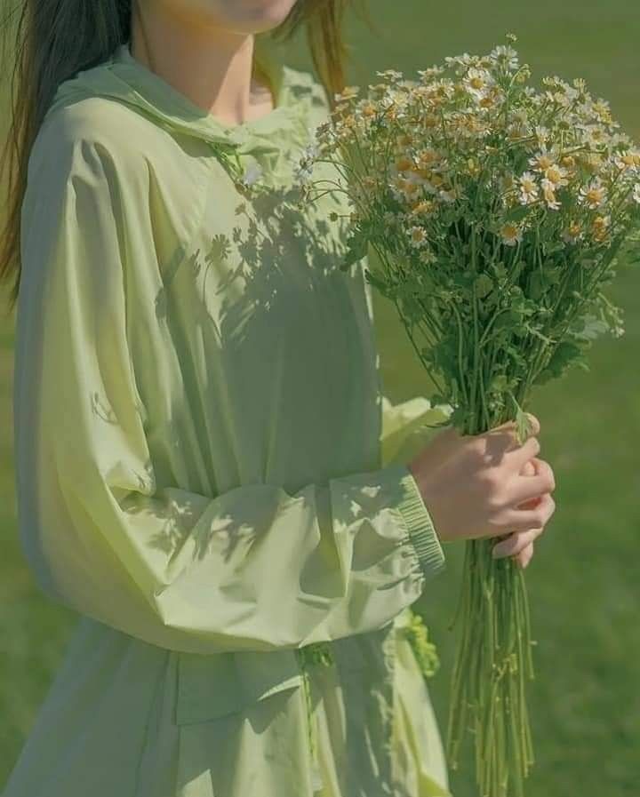 ......

أنتِ التي تجعلين الدار مزهرةً
وأنتِ من تمنحين الورد ألوانًا.

مـسـاء الــزهر 🌷 ♡
......