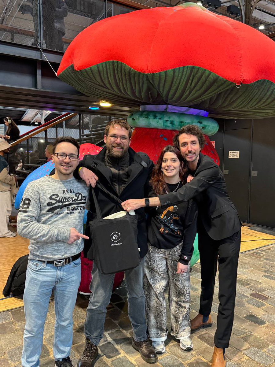 🇫🇷 Salut, mes ami!

🎨 Some of the #Collabathon2024 crew got the chance to reunite at <a href="/nft_paris/">NFT Paris</a>, most importantly they brought the tote bag!

🔥 Have a great time guys!