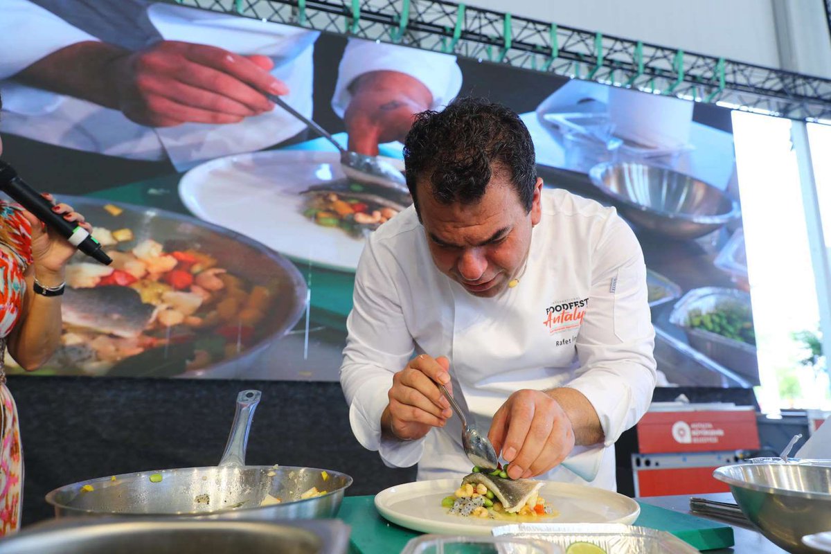 antfoodfest's tweet photo. 3.Uluslararası Gastronomi Festivali’miz #FoodFestAntalya’da lezzetli tarifleriyle Şef Rafet İnce (@chefrafetince) bizlerleydi!👨🍳🤩 https://t.co/5jYwryesTQ