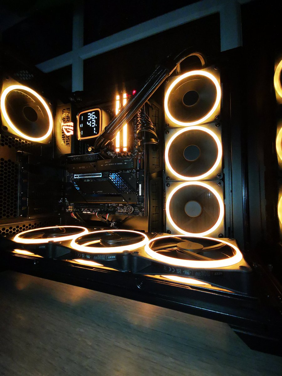 TomoTheTechie's tweet image. One of the recent pc's I've built for a client

5080 ready ✅

If you're interested in getting a PC built ready for a 50 series card, fire me a message and we can get something sorted 🤝🏼