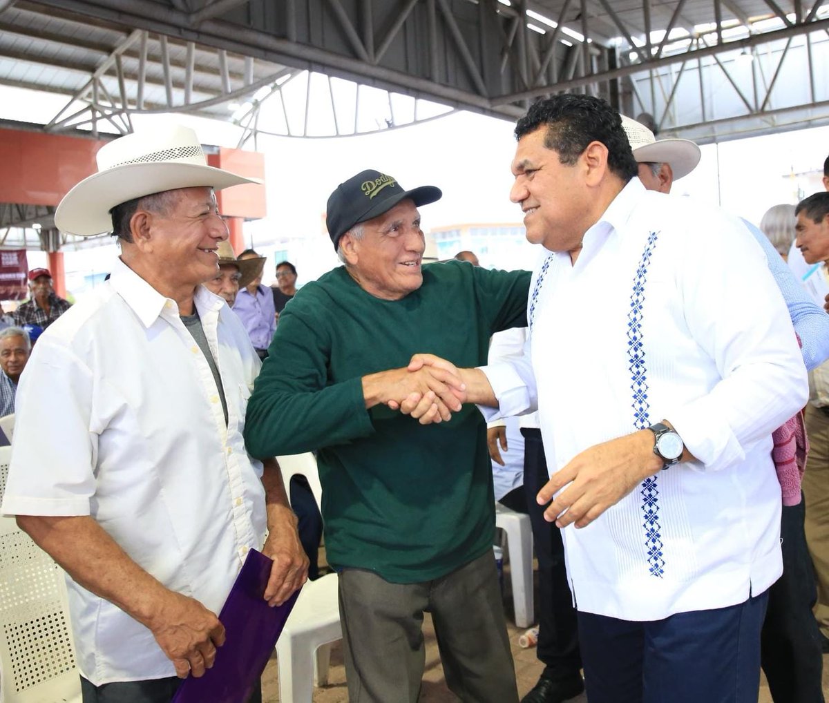 TabascoJavier's tweet photo. La felicidad del pueblo es lo que nos motiva a seguir trabajando. #FelizJuevesATodos https://t.co/iji2mvQfyZ