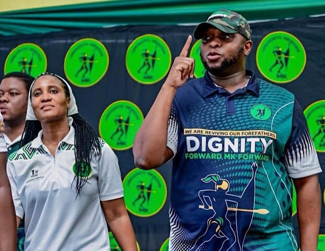 KingMntungwa's tweet photo. She finally deleted it. Thank you Mk Party Commanders. There's only 1 SG Floyd Shivambu Gwaza-Mkhonto 👌🏽💚🖤💚✊🏽

Kancane Kancane uyavela Mthakathi. https://t.co/FHziQglvl3