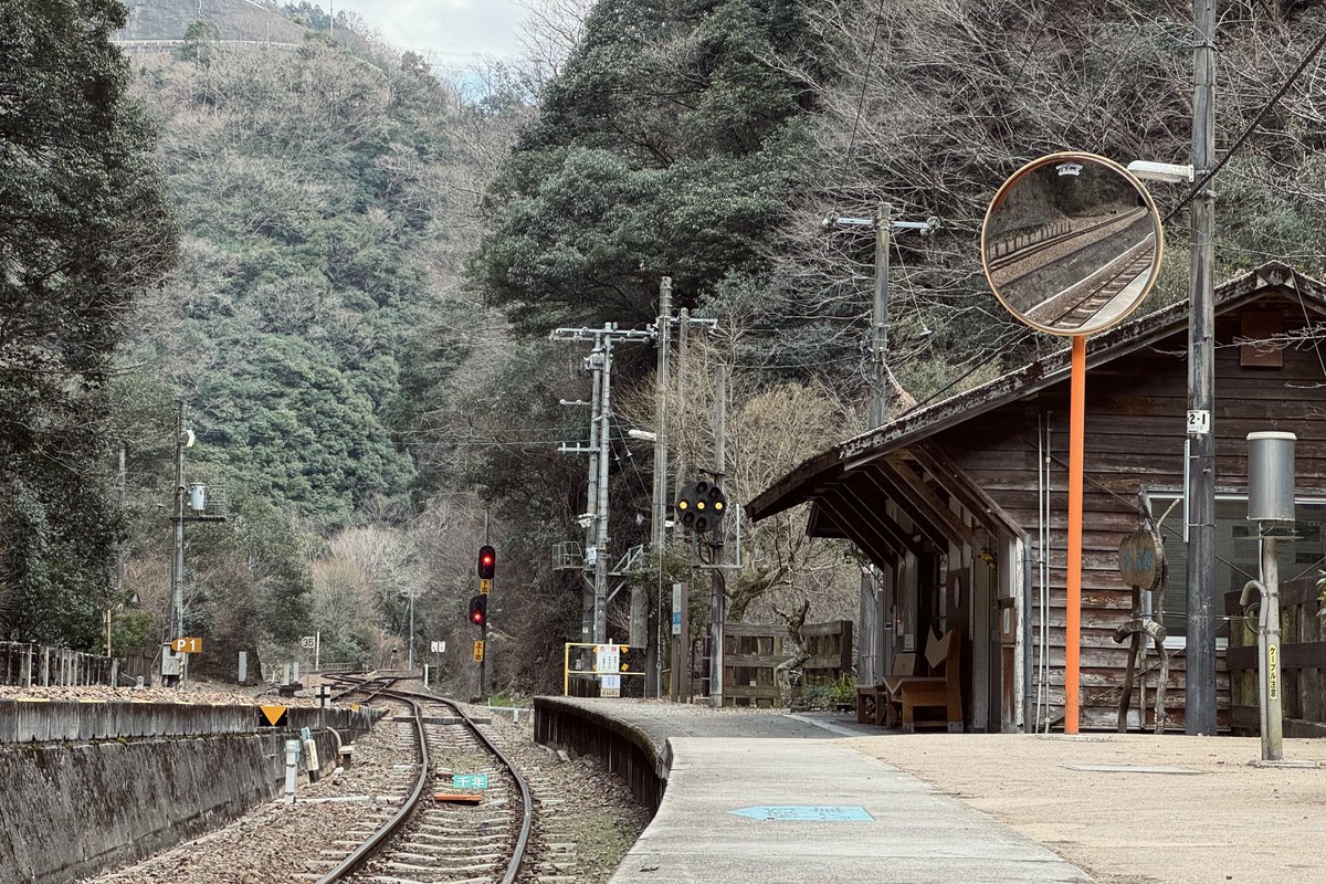 always_rain3's tweet image. 初めましての方が増えてきたので自己紹介を。

初めまして、ゆらしあと申します🌱
このアカウントでは『旅と駅と飯と』を理念に、私の旅の様子や地元徳島での日常を楽しく発信しております。

生まれも育ちも徳島、旅と地元をこよなく愛する生粋の徳島県民です。
今後ともどうぞよろしくお願いします。