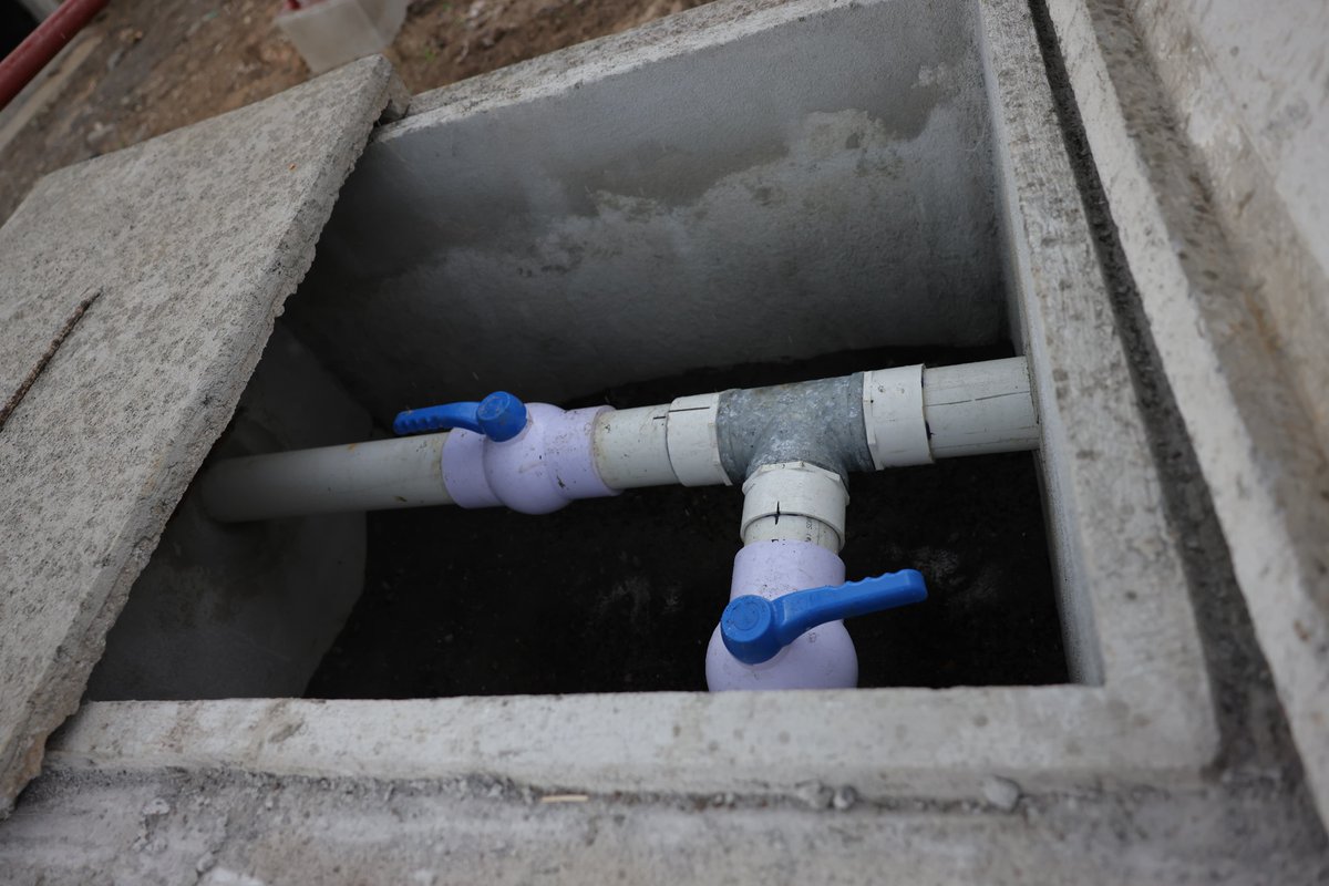 SecretariaSESAN's tweet image. Este es otro ejemplo de cómo se puede incidir en la seguridad alimentaria y nutricional desde el #Siscode y del trabajo en equipo, pues el #Cocode en coordinación con la alcaldía, estará a cargo del mantenimiento y limpieza de los paneles solares para prolongar su vida útil.