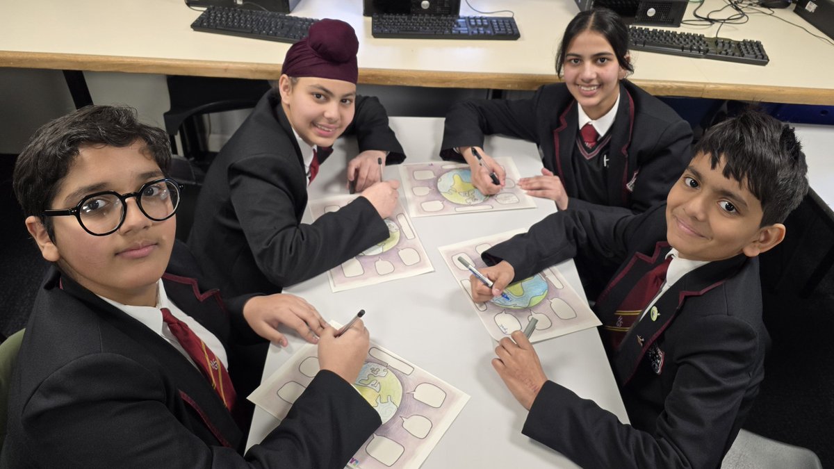 HarperGreen's tweet image. Our 3rd Young Interpreters group this year is on a mission to become great student leaders! They&apos;re passing on Harper values while welcoming new starters. With language maps, they’re exploring their skills and embracing diversity. Inspiring work! @YIscheme #Leadership