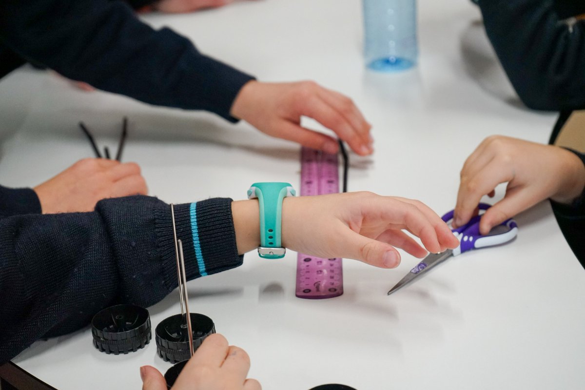 AMITCyL's tweet image. Gracias a HORSE por colaborar con nuestro programa UNA INGENIERA EN CADA COLE el pasado 5 de febrero en el Colegio La Milagrosa y Santa Florentina en Valladolid, fomentando las vocaciones científico tecnológicas entre el alumnado de primaria!!