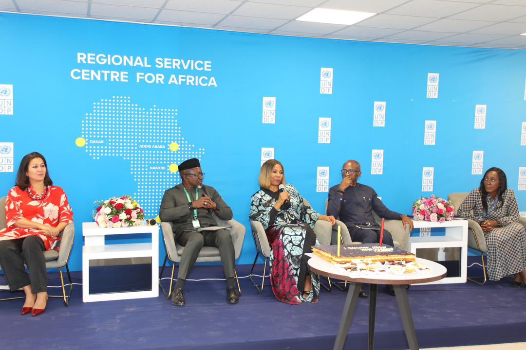 Sam Gbaydee Doe (@gbaydeedoe) on Twitter photo 💫 Bravo to our young interns and fellows who led us in an exciting staff townhall with <a href="/ahunnaeziakonwa/">Ahunna Eziakonwa</a> Regional Bureau Director <a href="/UNDPAfrica/">UNDP Africa</a> . Open, Insightful and thought-provoking discussion as we work on strengthening our programmes in #Ethiopia and the rest of #Africa. 💫 Bravo to our young interns and fellows who led us in an exciting staff townhall with <a href="/ahunnaeziakonwa/">Ahunna Eziakonwa</a> Regional Bureau Director <a href="/UNDPAfrica/">UNDP Africa</a> . Open, Insightful and thought-provoking discussion as we work on strengthening our programmes in #Ethiopia and the rest of #Africa.