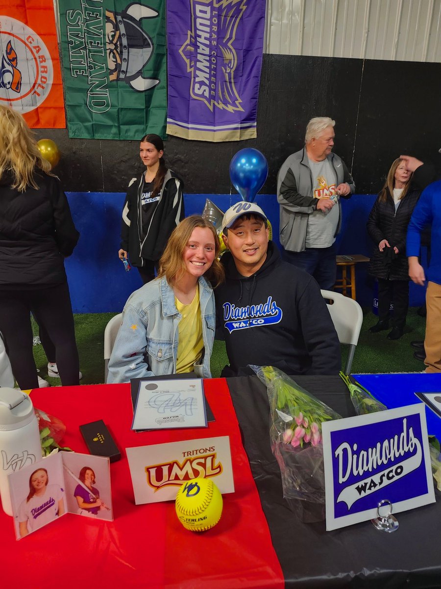 WD18uJS's tweet image. The last 2 from our 18u team last year! Congrats!! @RozanskiMadison @GrantzMakayla