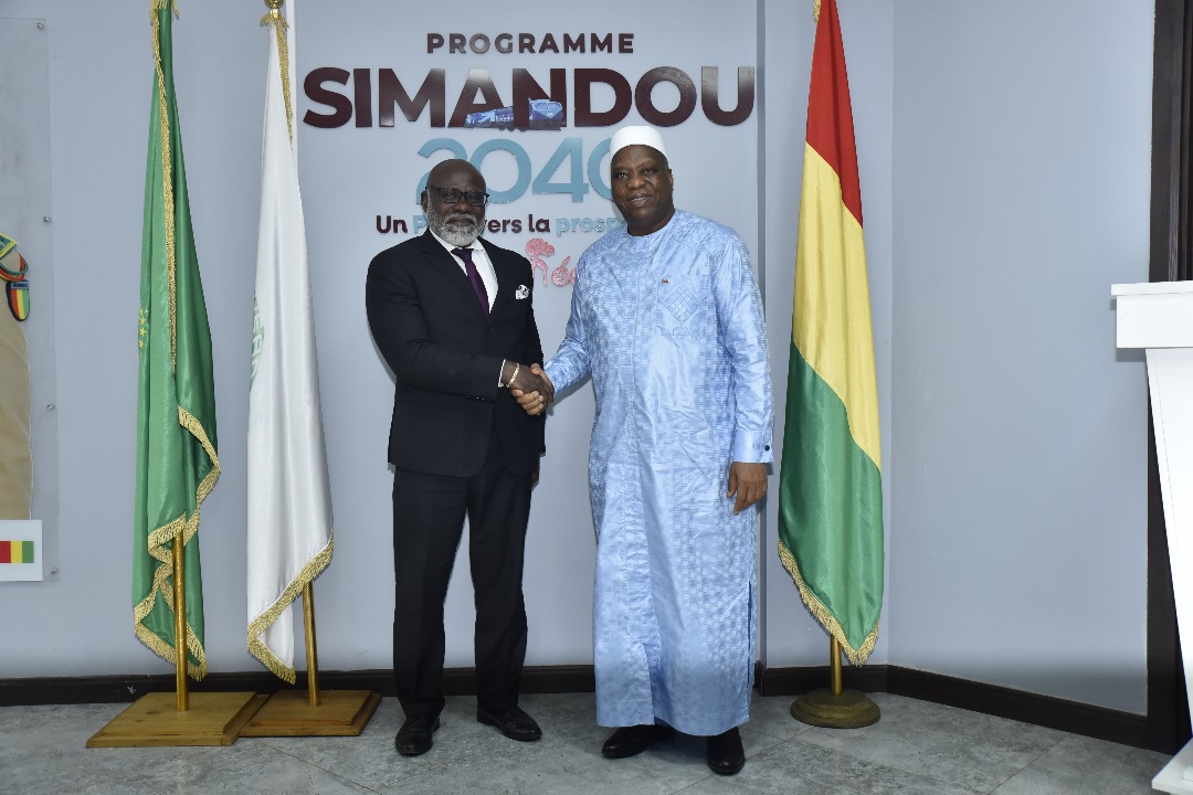 PNUD Guinée (@pnudguinee) on Twitter photo Le nouveau Représentant résident du PNUD en Guinée, Monsieur <a href="/akobII/">A K Ohemeng-Boamah</a> 𝑨𝒏𝒕𝒐𝒏𝒚 𝑶𝒉𝒆𝒎𝒆𝒏𝒈-Boamah a présenté sa lettre de créance au Ministre des Affaires Étrangères, de l’Intégration Africaine et des Guinéens Établis à l’Étrangé S.E. Docteur <a href="/morissanda/">Dr. Morissanda Kouyaté</a> Kouyaté. Le nouveau Représentant résident du PNUD en Guinée, Monsieur <a href="/akobII/">A K Ohemeng-Boamah</a> 𝑨𝒏𝒕𝒐𝒏𝒚 𝑶𝒉𝒆𝒎𝒆𝒏𝒈-Boamah a présenté sa lettre de créance au Ministre des Affaires Étrangères, de l’Intégration Africaine et des Guinéens Établis à l’Étrangé S.E. Docteur <a href="/morissanda/">Dr. Morissanda Kouyaté</a> Kouyaté.