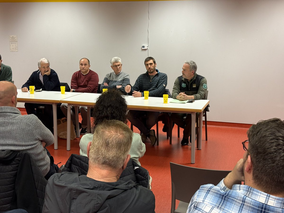 cgavarres's tweet photo. Participem en la taula rodona «La caça, present i futur» dins de les Jornades de la Cuina del Senglar i la Caça de Llagostera. 🐗

Un espai de reflexió i debat sobre la importància de la caça sostenible i el seu impacte en la nostra cultura i ecosistemes. https://t.co/aaA9C2noG9