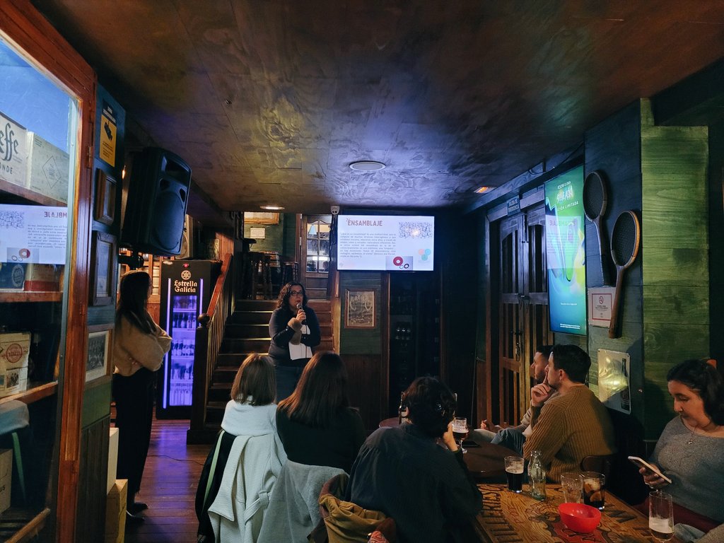 🫂 Las investigadoras profundizarán en el concepto de 'ensamblaje', la ética del cuidado y la comida como ensamblaje sensorial🍒
📚Además, abordarán obras literarias que contribuyen a la reflexión sobre los ensamblajes sociales como The Kitchen Front o The Language of Food 🍴